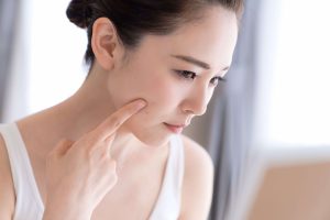 二重整形しようか悩んでいる
